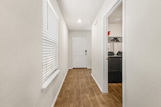 6430 Greensleeves in San Antonio, TX - Building Photo - Building Photo