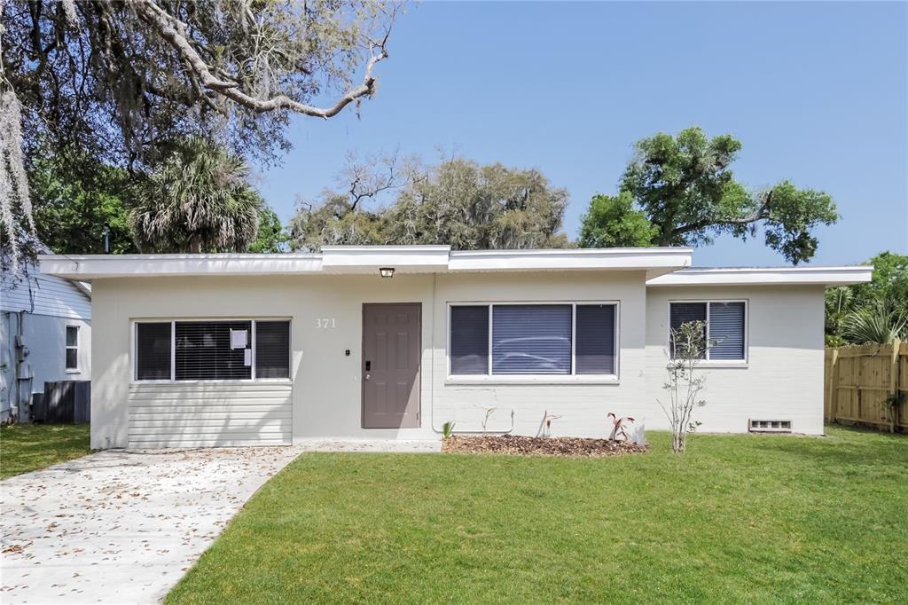 371 N Ridgewood Ave in Ormond Beach, FL - Building Photo