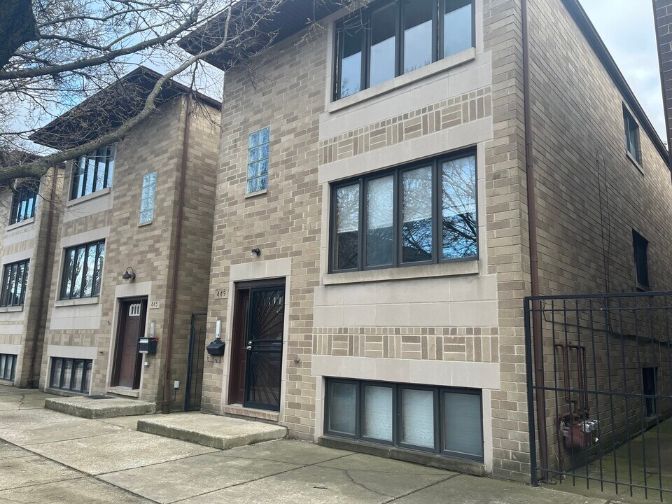 449 W 37th St in Chicago, IL - Building Photo