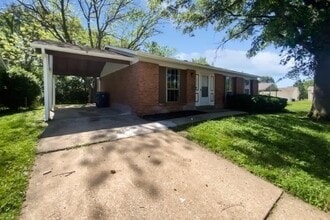 2540 Courtyard Pl in Florissant, MO - Building Photo - Building Photo