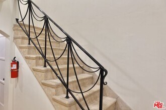 906 Croft Ave in West Hollywood, CA - Building Photo - Building Photo