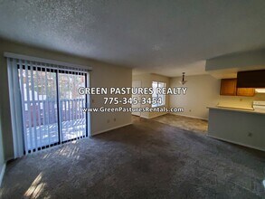 542 Nichols Blvd in Sparks, NV - Building Photo - Building Photo