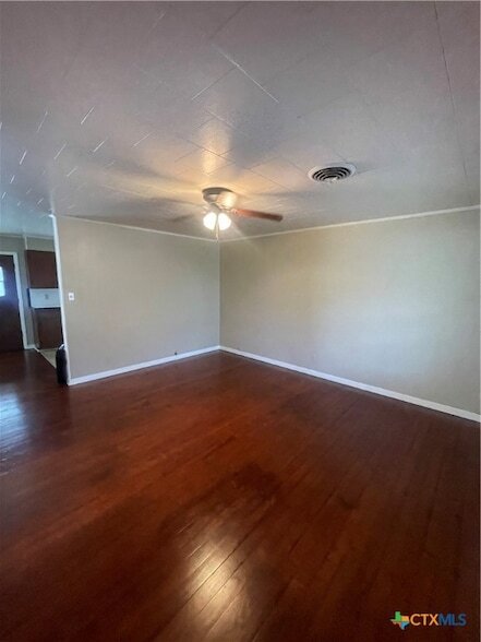 210 Maurine St in Cuero, TX - Building Photo - Building Photo