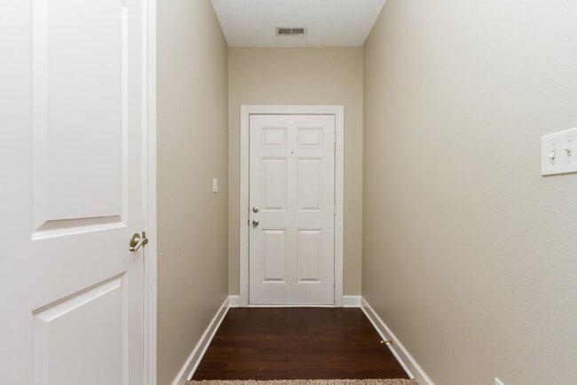 9692 Stonewall Ln in Avon, IN - Foto de edificio - Building Photo