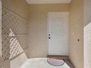 970 Summit Lake Dr in West Palm Beach, FL - Building Photo - Building Photo
