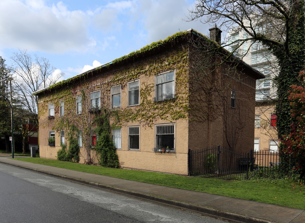 2570 Spruce St in Vancouver, BC - Building Photo