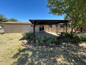 165 E Jefferson Ave in Fresno, CA - Building Photo - Building Photo