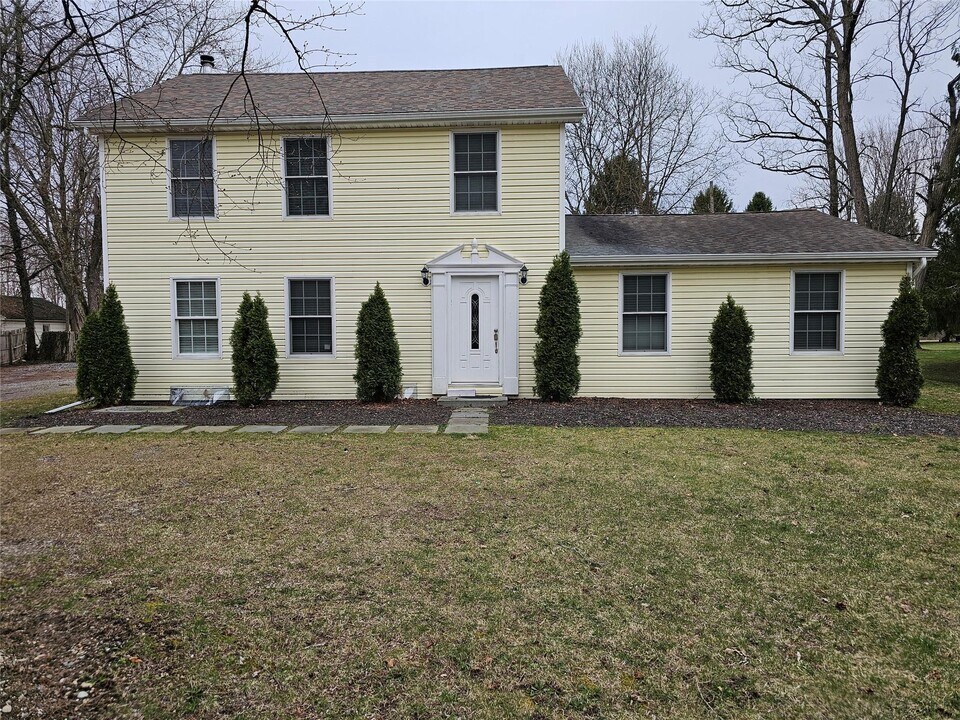 5105 NY-82 in Salt Point, NY - Building Photo