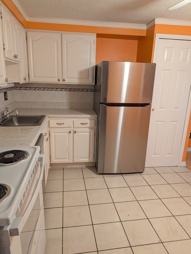1302 S Parker Rd, Unit Club Valencia 1 bed apt in Denver, CO - Building Photo - Building Photo