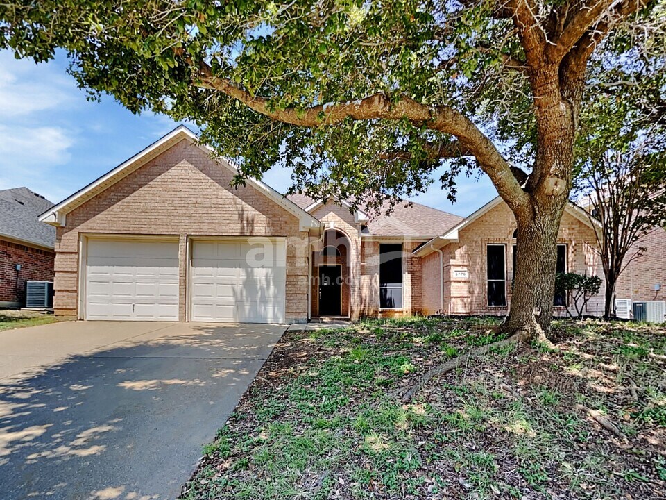 5776 Jillian Way in Grand Prairie, TX - Foto de edificio