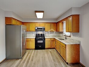 7007 Lewis & Clark Dr in Plainfield, IL - Foto de edificio - Building Photo