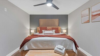 730 E Mather St in New Braunfels, TX - Foto de edificio - Building Photo