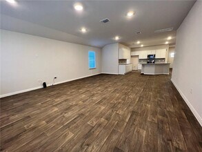 20000 Price Daniel Dr in Manor, TX - Building Photo - Building Photo