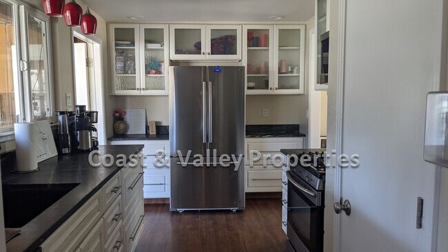 10385 Reese Cir-Unit -10385 Reese Cr. Room-2, Salinas, CA 93907 in Salinas, CA - Building Photo - Building Photo