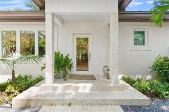 3055 Kirk St in Miami, FL - Foto de edificio - Building Photo