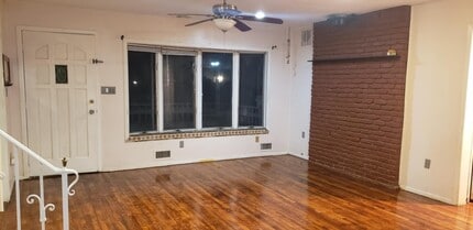 4 Sandy Ct in Deer Park, NY - Building Photo - Building Photo
