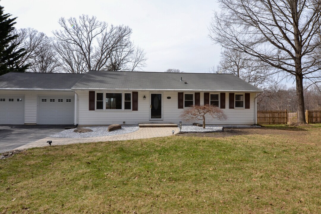 108 John Bennett Rd in Sykesville, MD - Foto de edificio