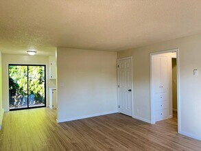 4434 Lancaster Dr NE in Salem, OR - Building Photo - Building Photo