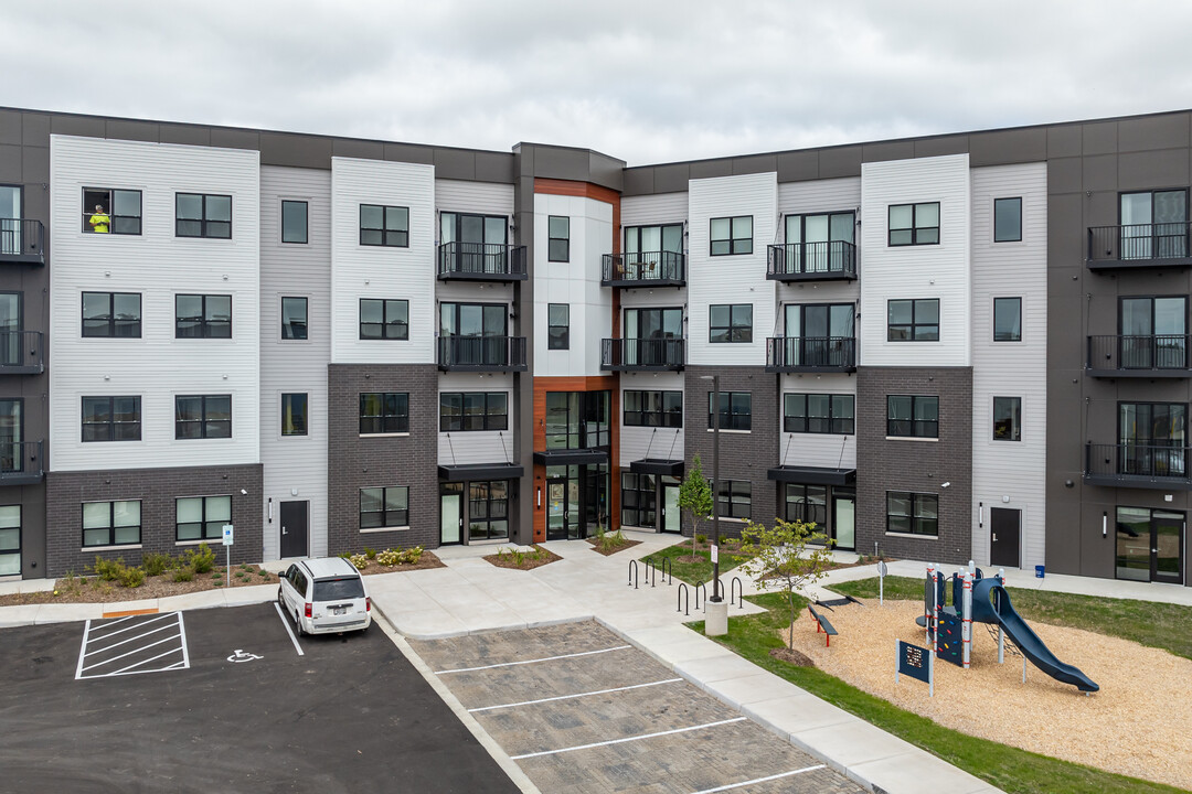 The Regent & The Oxford in Wauwatosa, WI - Building Photo