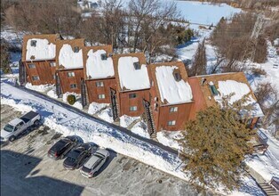 7 Arapahoe Dr, Unit 8 in Vernon, NJ - Foto de edificio - Building Photo