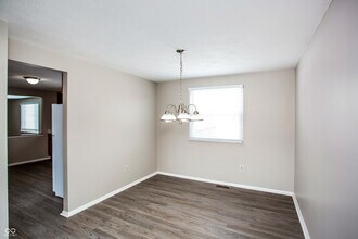 8232 Old Farm Rd in Indianapolis, IN - Building Photo - Building Photo