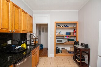 1253 Beacon St, Unit B2 in Brookline, MA - Building Photo - Building Photo