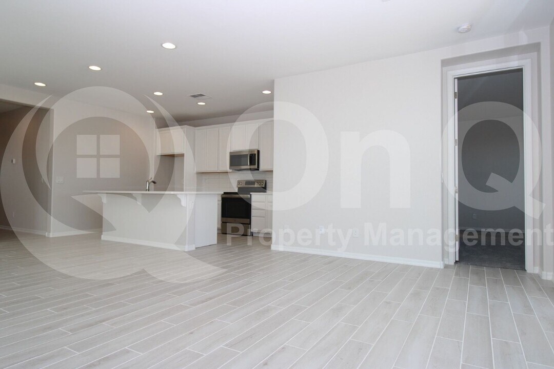 1033 W Shannons Way in Coolidge, AZ - Building Photo