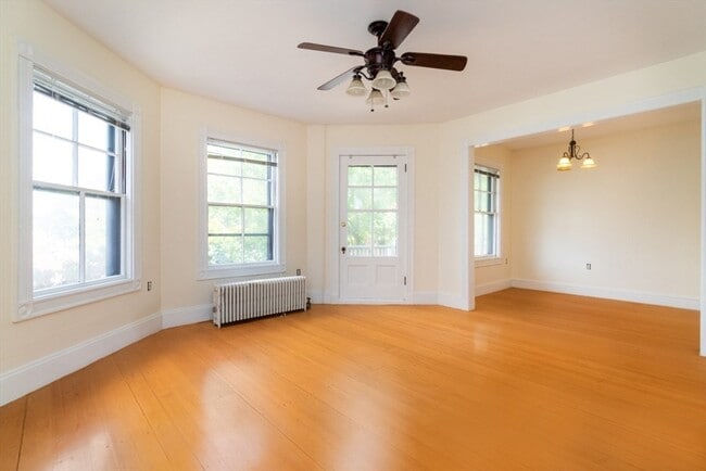 77 Savin Hill Ave in Boston, MA - Foto de edificio - Building Photo