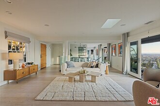 8430 Franklin Ave in Los Angeles, CA - Building Photo - Building Photo