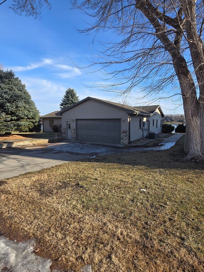 119 S Harmon Dr in Mitchell, SD - Building Photo - Building Photo