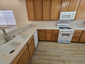 6111 Brewer Creek Dr in Bakersfield, CA - Building Photo - Building Photo