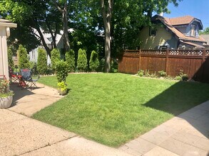 541 N 62nd St, Unit Lower in Wauwatosa, WI - Foto de edificio - Building Photo