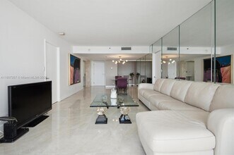 20225 NE 34th Ct in Miami, FL - Building Photo - Building Photo