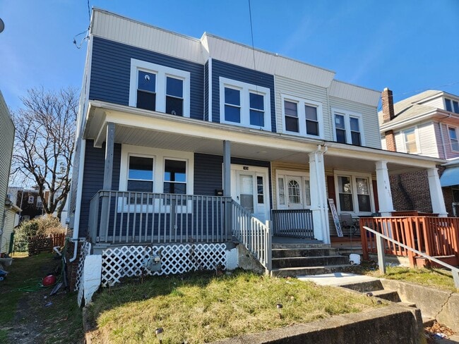 property at 1424 Summit St