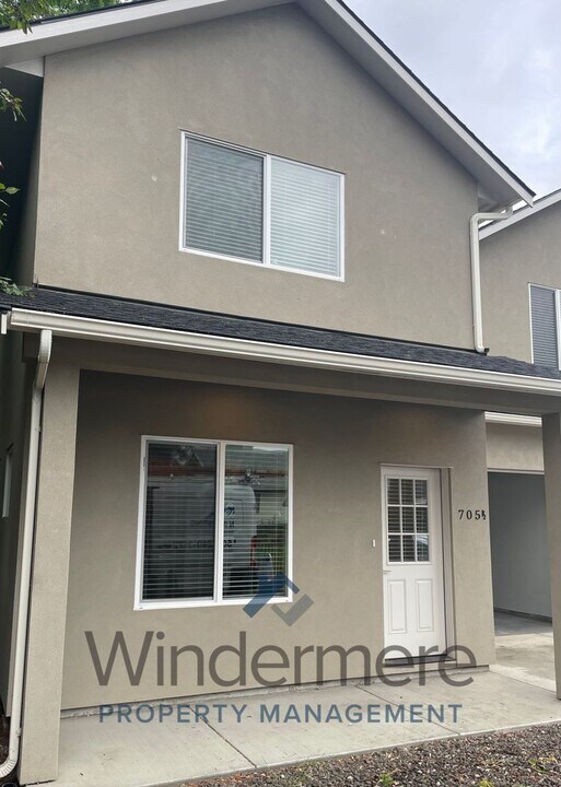 705 1/2-707 1/2 Woodlawn St in Walla Walla, WA - Building Photo