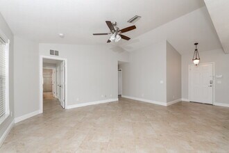 12147 Warwick Cir in Parrish, FL - Foto de edificio - Building Photo
