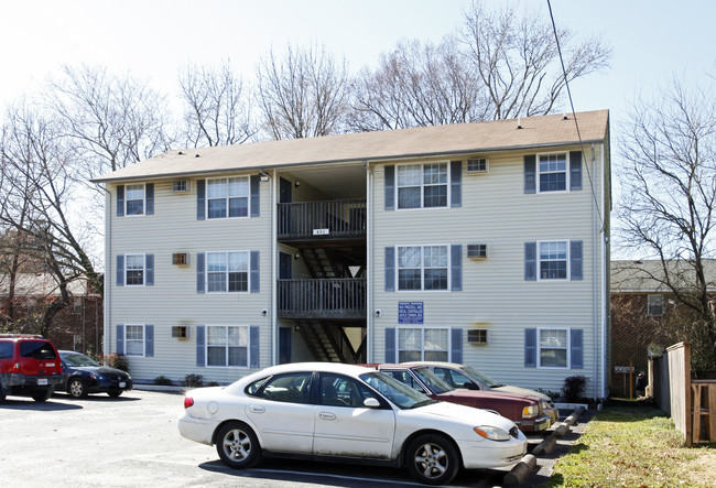 451 Frizzell Ave in Norfolk, VA - Foto de edificio - Building Photo