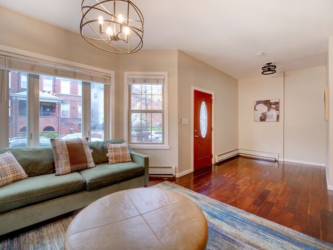 24 Britton St in Jersey City, NJ - Foto de edificio - Building Photo