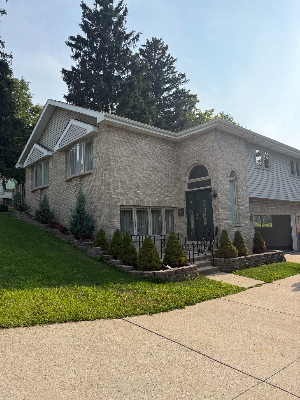 property at 712 Chestnut St
