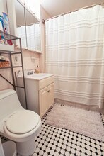 347 Saint Paul St, Unit 5 in Brookline, MA - Building Photo - Building Photo