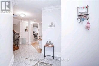 15 Silverado Trail in Vaughan, ON - Building Photo - Building Photo