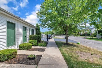 241 Lottie St in South Lyon, MI - Building Photo - Building Photo