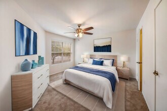 La Calera Apartments in San Antonio, TX - Foto de edificio - Building Photo