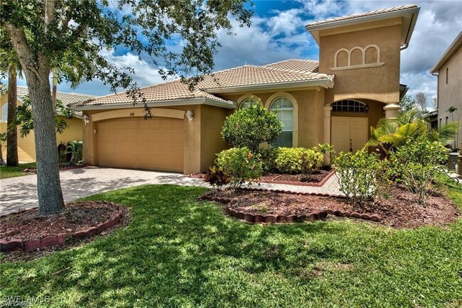 8310 Laurel Lakes Way in Naples, FL - Building Photo - Building Photo