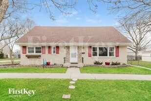 301 E Division St in Itasca, IL - Building Photo