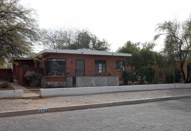 2724-2738 E Linden St in Tucson, AZ - Foto de edificio - Building Photo