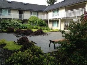 Carriage House in Seatac, WA - Building Photo - Building Photo