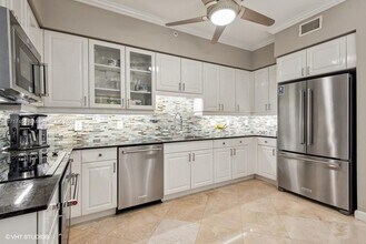 713 Crandon Blvd in Key Biscayne, FL - Building Photo - Building Photo