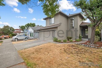 684 Connie St in Santa Rosa, CA - Building Photo - Building Photo