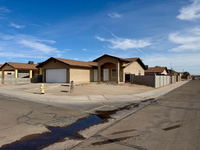 1627 Nydia Ave in San Luis, AZ - Building Photo - Building Photo